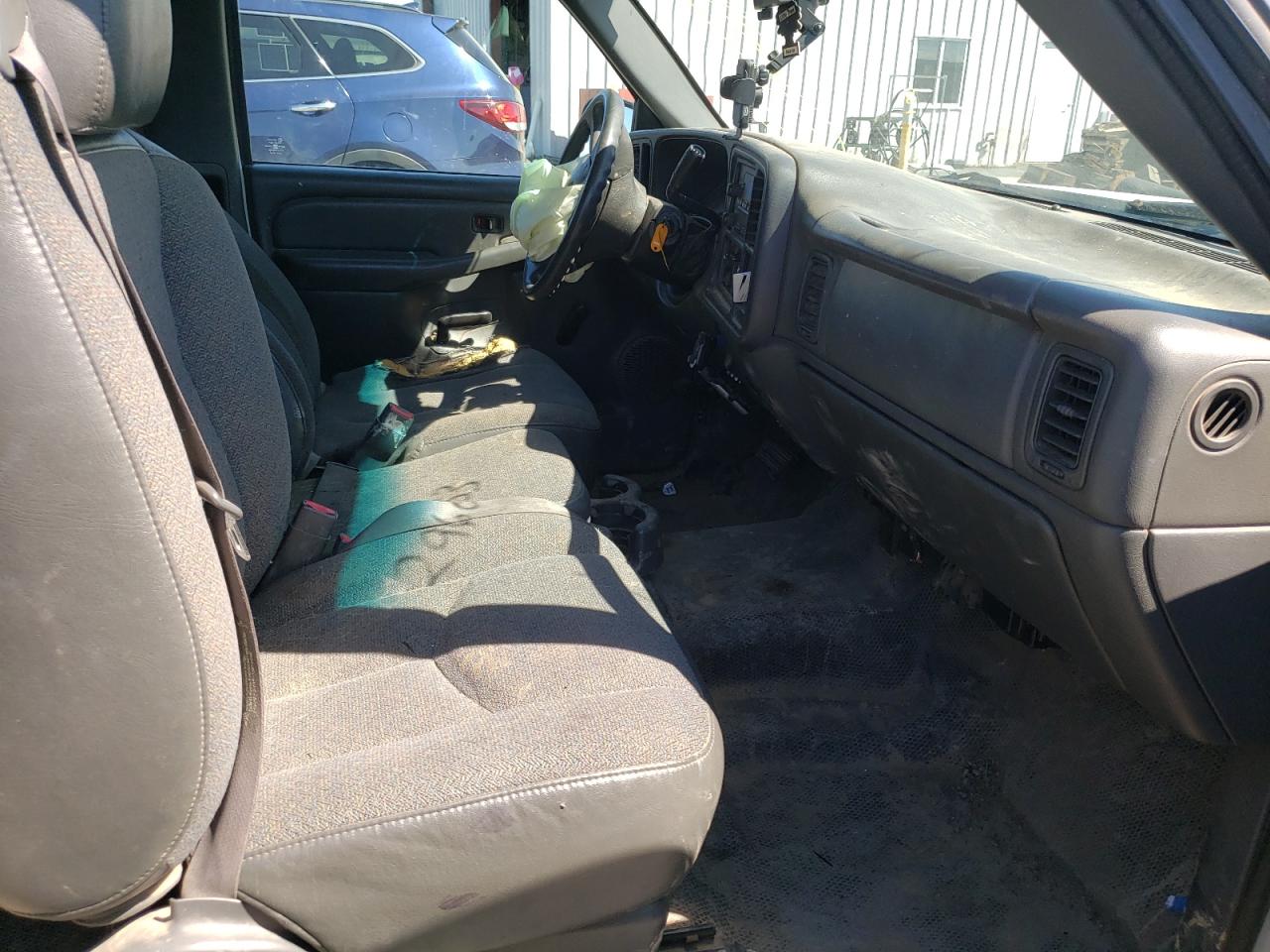 Photo 5 from auction – 2005 CHEVROLET SILVERADO with VIN 1GCEC19T65Z226658