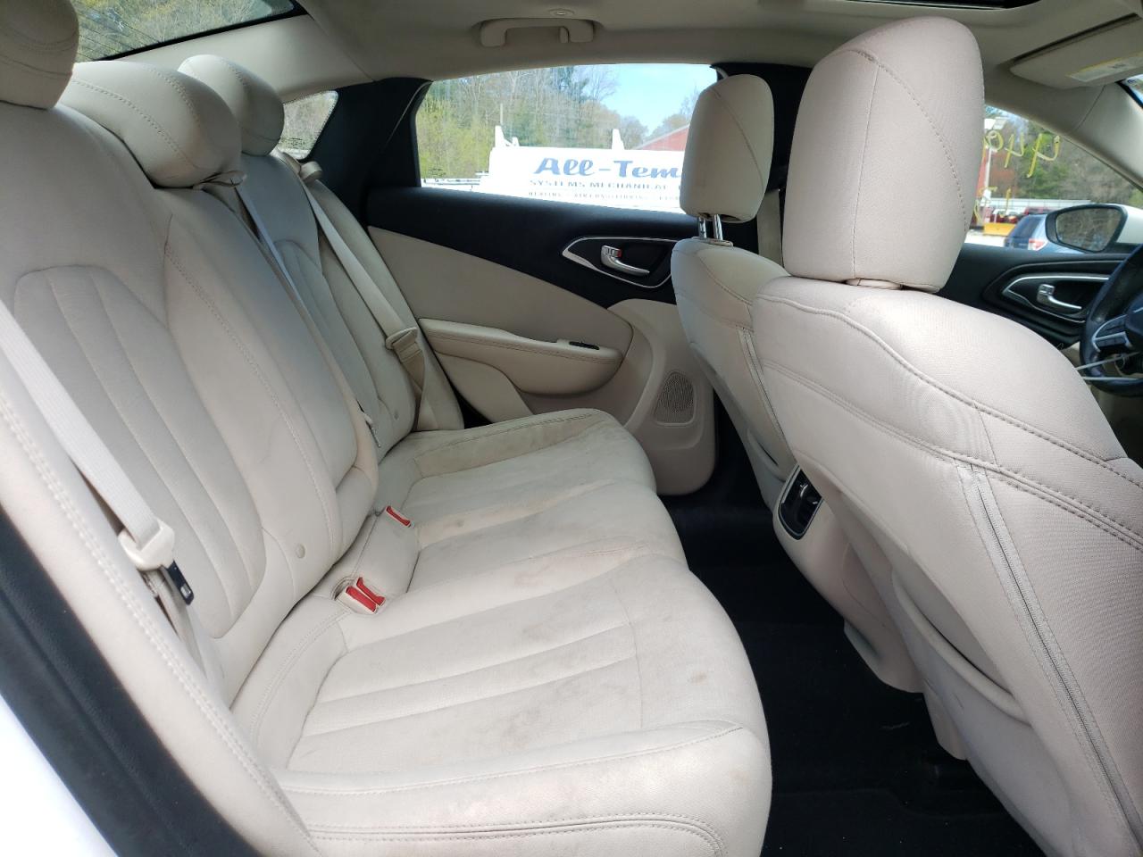Photo 6 from auction – 2015 CHRYSLER 200 LIMITE with VIN 1C3CCCAB8FN536068