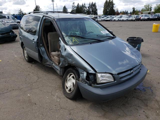 TOYOTA SIENNA LE 1998 with VIN 4T3ZF13C4WU081655 - Photo from auction