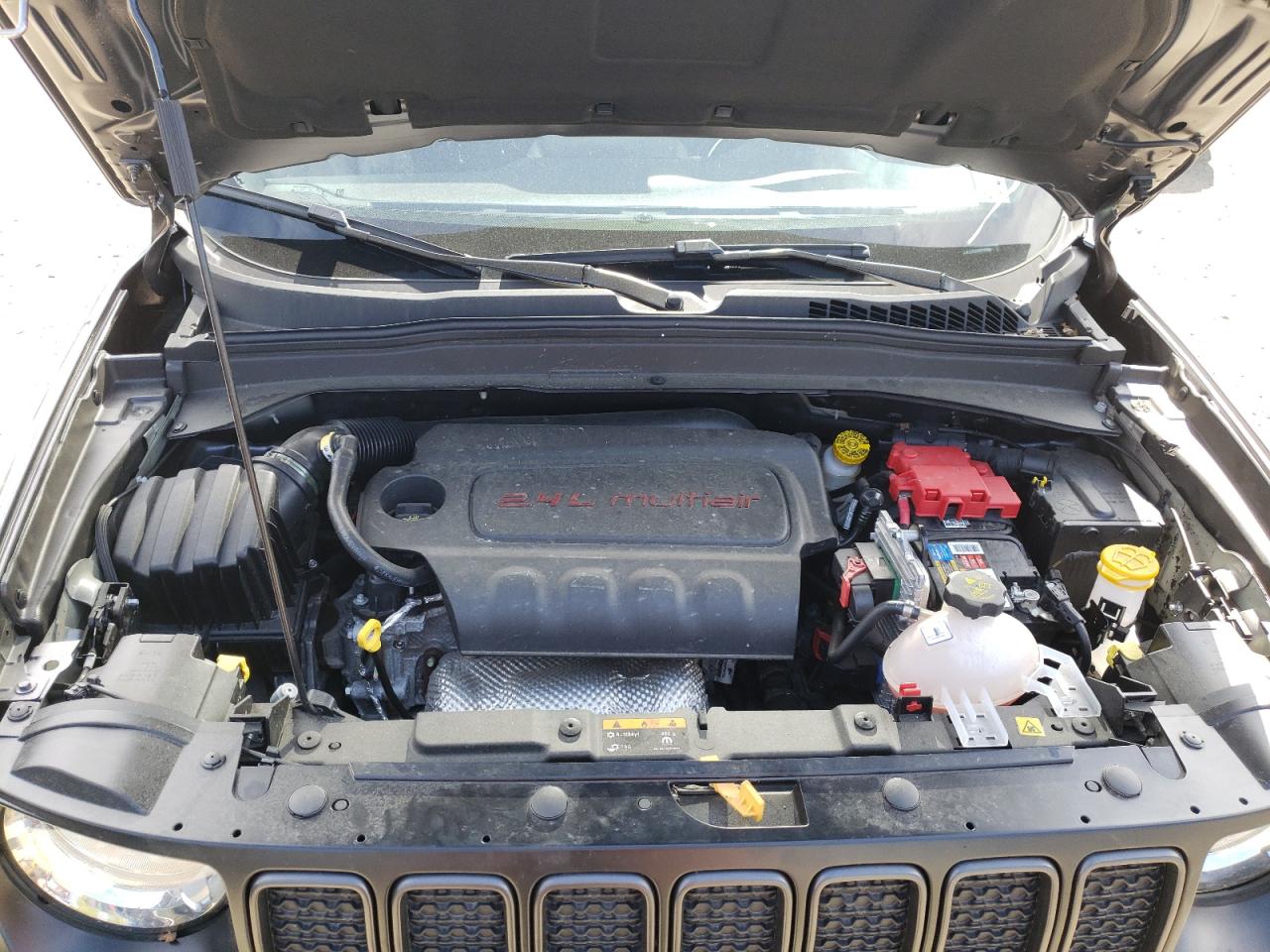 Photo 7 from auction – 2021 JEEP RENEGADE L with VIN ZACNJDBB8MPM70248
