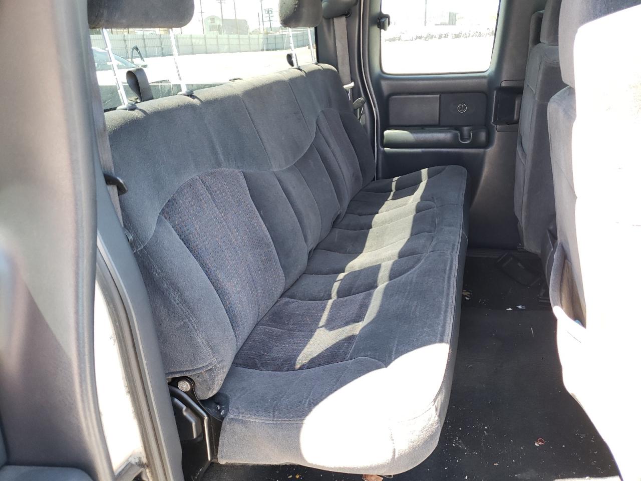 Photo 6 from auction – 2001 CHEVROLET SILVERADO with VIN 1GCEC19TX1Z144457