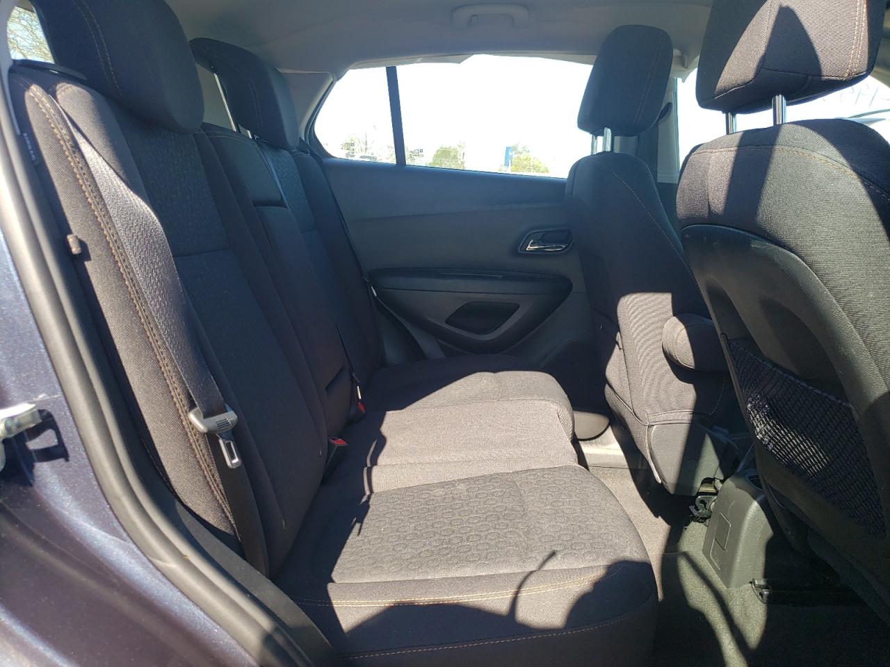 Photo 6 from auction – 2018 CHEVROLET TRAX LS with VIN 3GNCJNSB9JL281071