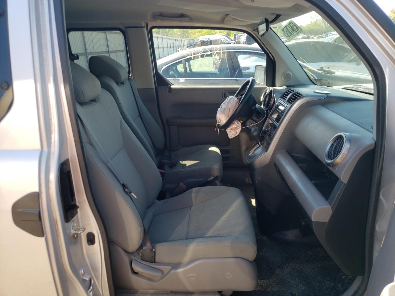 Photo 5 from auction – 2011 HONDA ELEMENT LX with VIN 5J6YH2H36BL007150