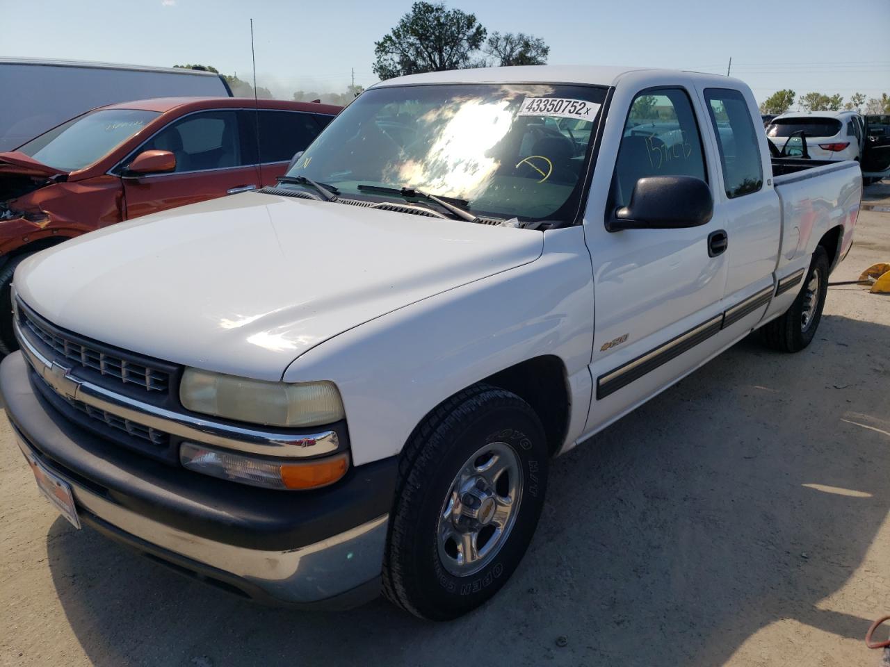 Photo 2 from auction – 2000 CHEVROLET SILVERADO with VIN 2GCEC19V0Y1111164