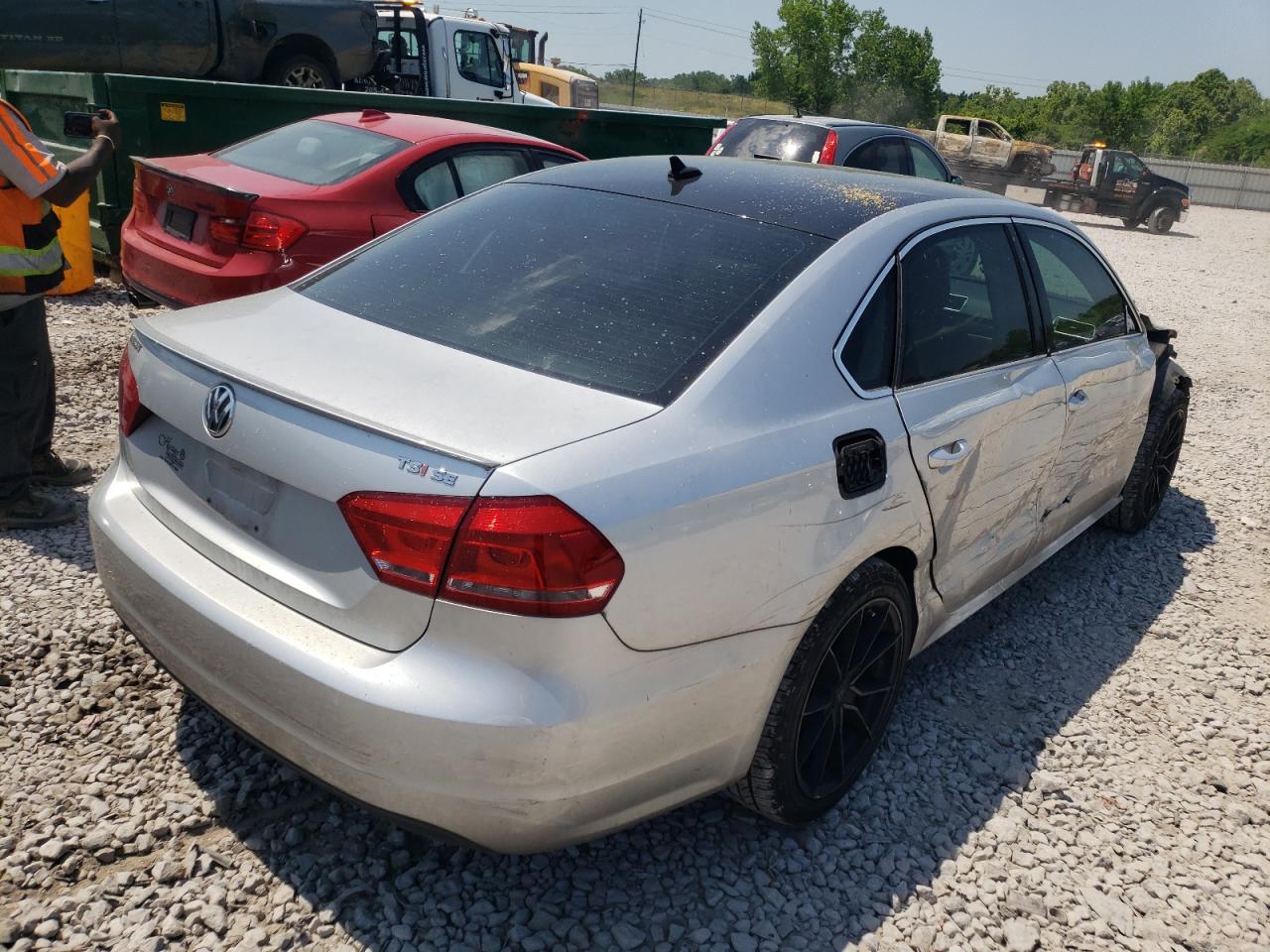 Photo 4 from auction – 2015 VOLKSWAGEN PASSAT SE with VIN 1VWBS7A37FC084407