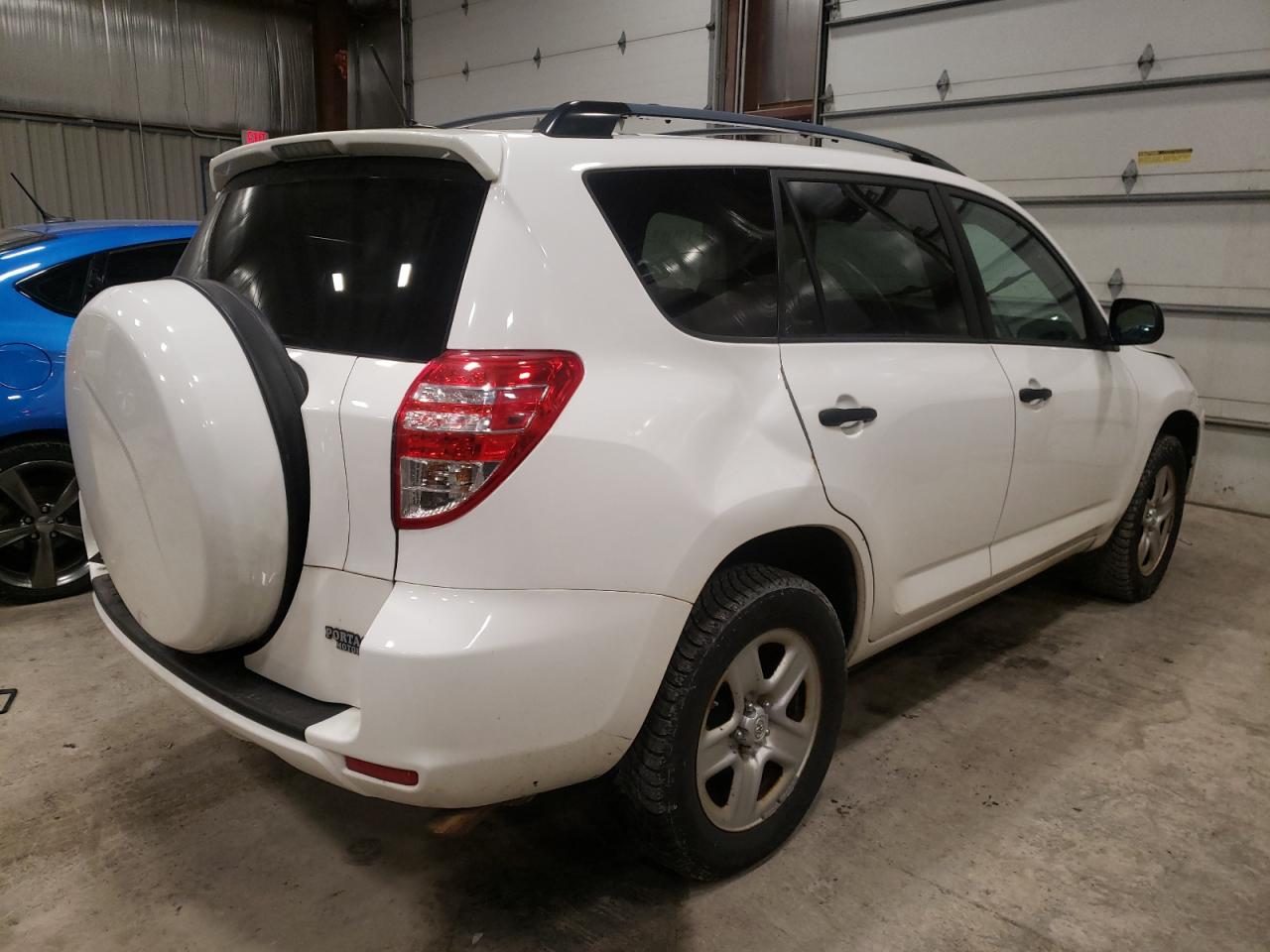 Photo 4 from auction – 2009 TOYOTA RAV4 with VIN 2T3ZF33V69W011351
