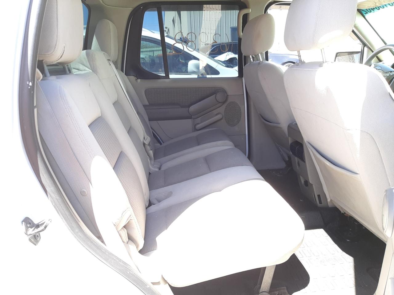 Photo 6 from auction – 2007 FORD EXPLORER S with VIN 1FMEU31K67UA10722