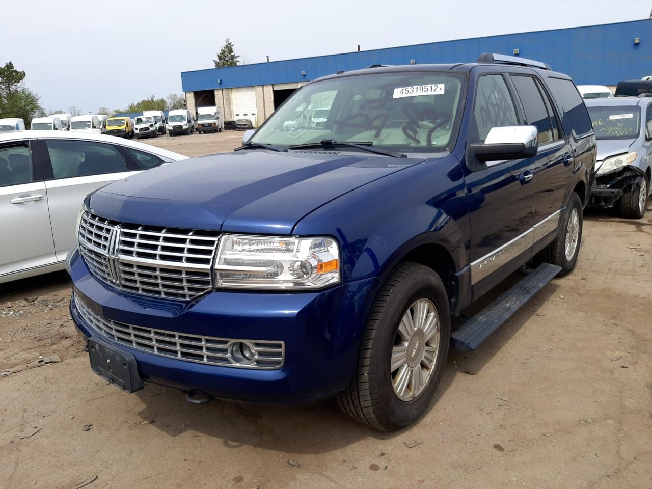 Photo 2 from auction – 2008 LINCOLN NAVIGATOR with VIN 5LMFU28518LJ20340