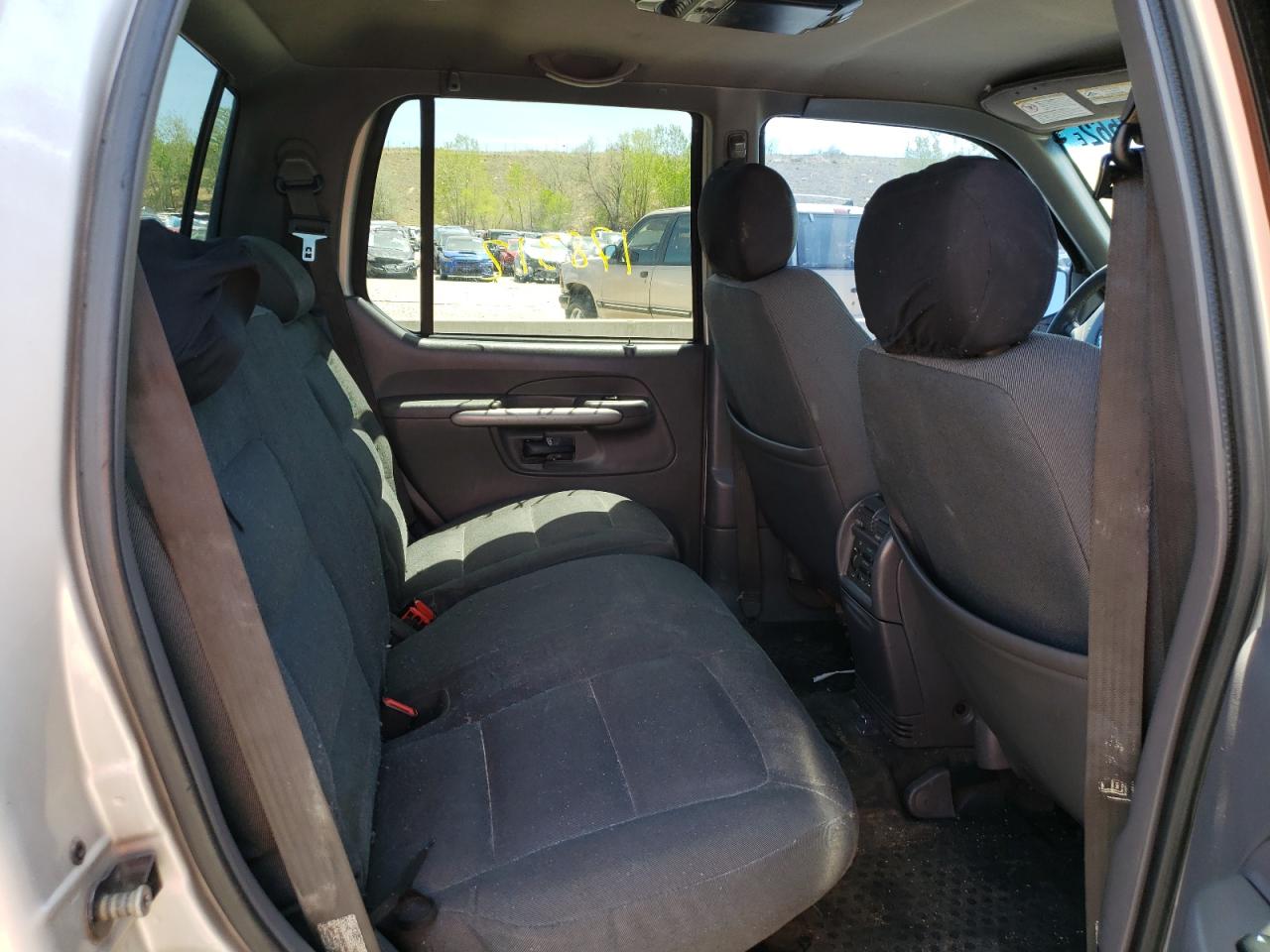 Photo 6 from auction – 2002 FORD EXPLORER S with VIN 1FMZU77E12UC75969