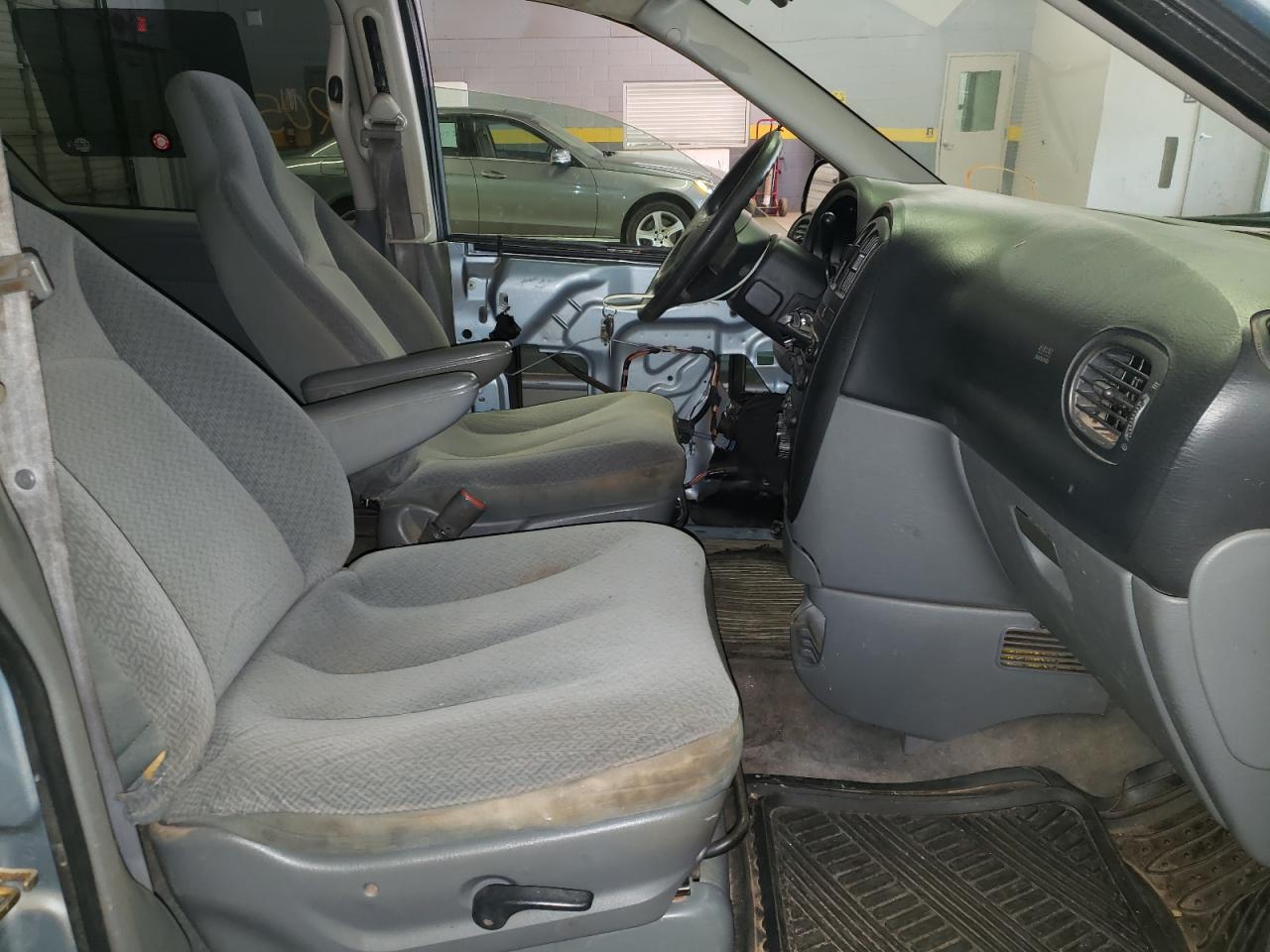 Photo 5 from auction – 2005 DODGE GRAND CARA with VIN 1D8GP24RX5B329946