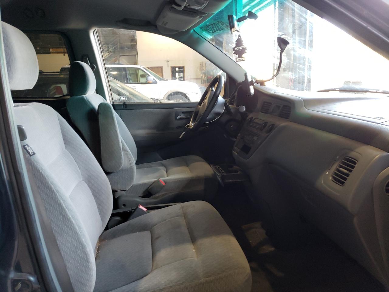 Photo 5 from auction – 2004 HONDA ODYSSEY LX with VIN 5FNRL18554B033507