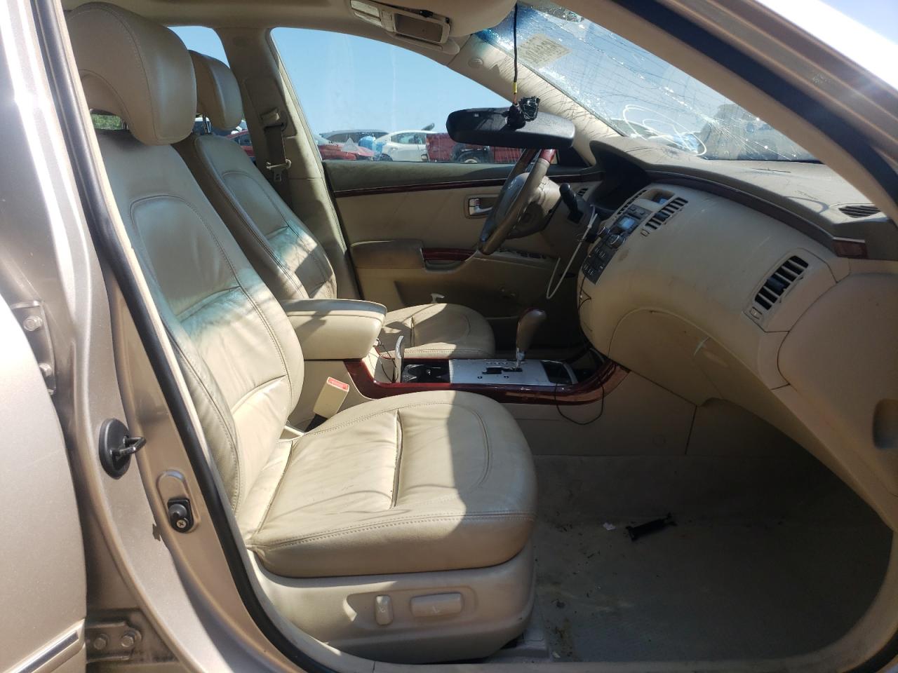 Photo 5 from auction – 2006 HYUNDAI AZERA SE with VIN KMHFC46F66A043485