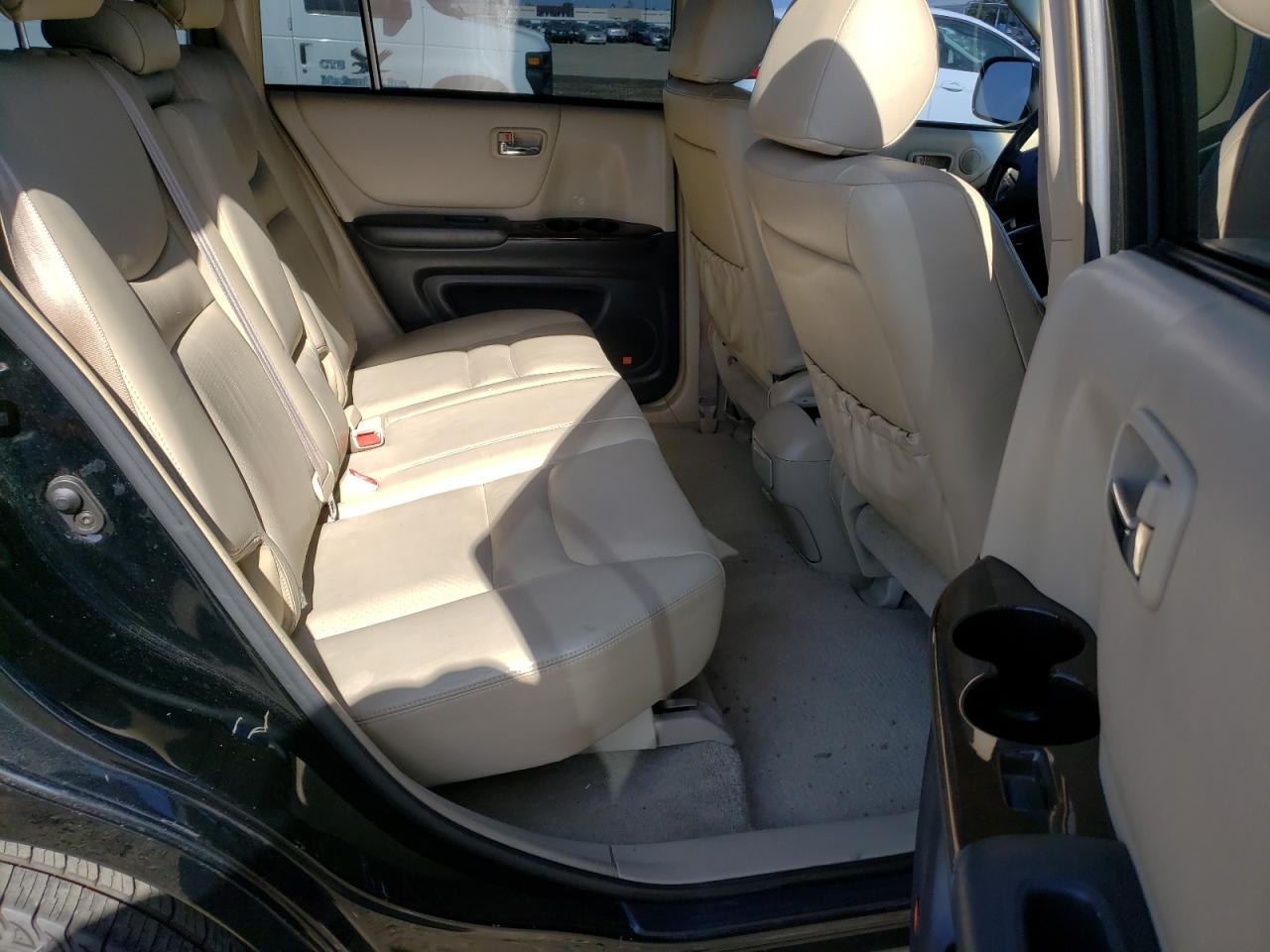 Photo 6 from auction – 2002 TOYOTA HIGHLANDER with VIN JTEGF21A820036159