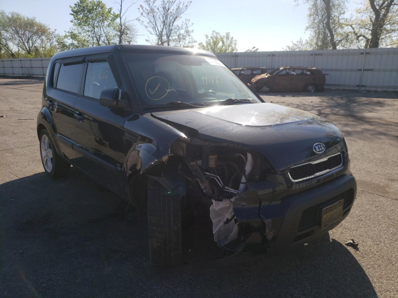 KIA SOUL + 2011 with VIN KNDJT2A21B7195480 - Photo from auction