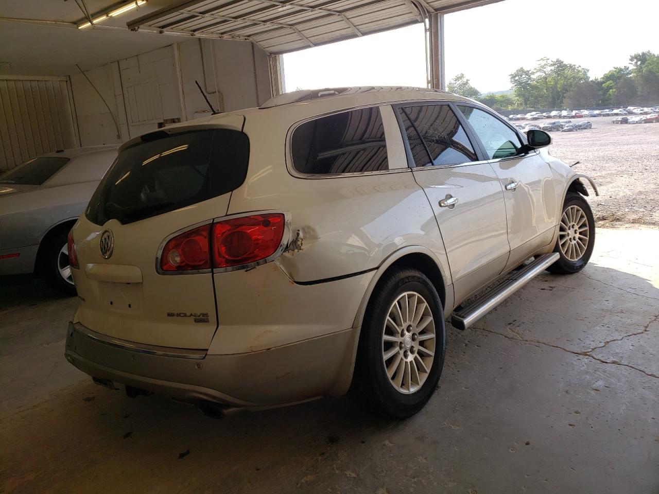 Photo 4 from auction – 2011 BUICK ENCLAVE CX with VIN 5GAKVBED9BJ326766