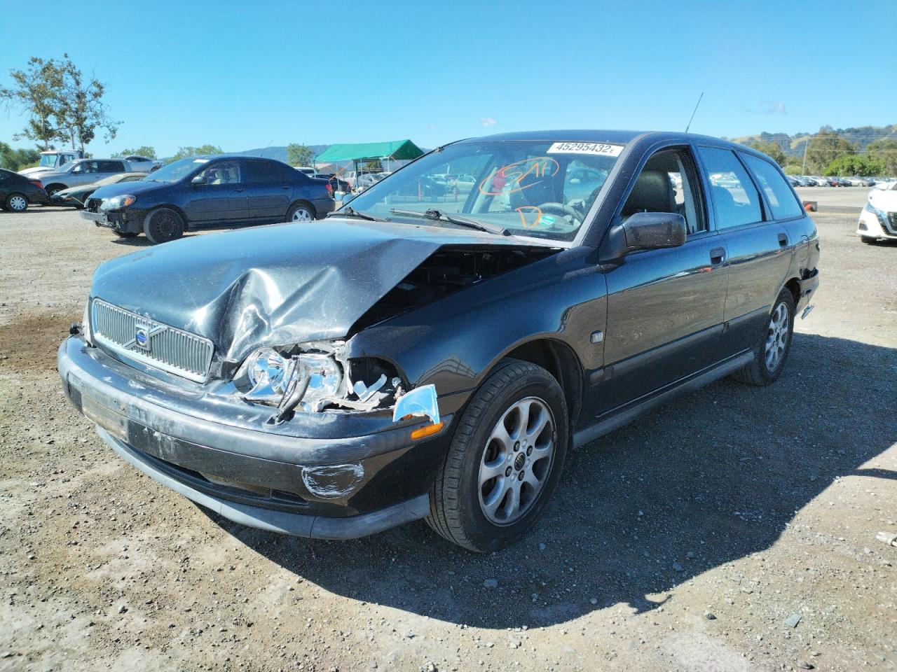 Photo 2 from auction – 2000 VOLVO V40 with VIN YV1VW2559YF535920