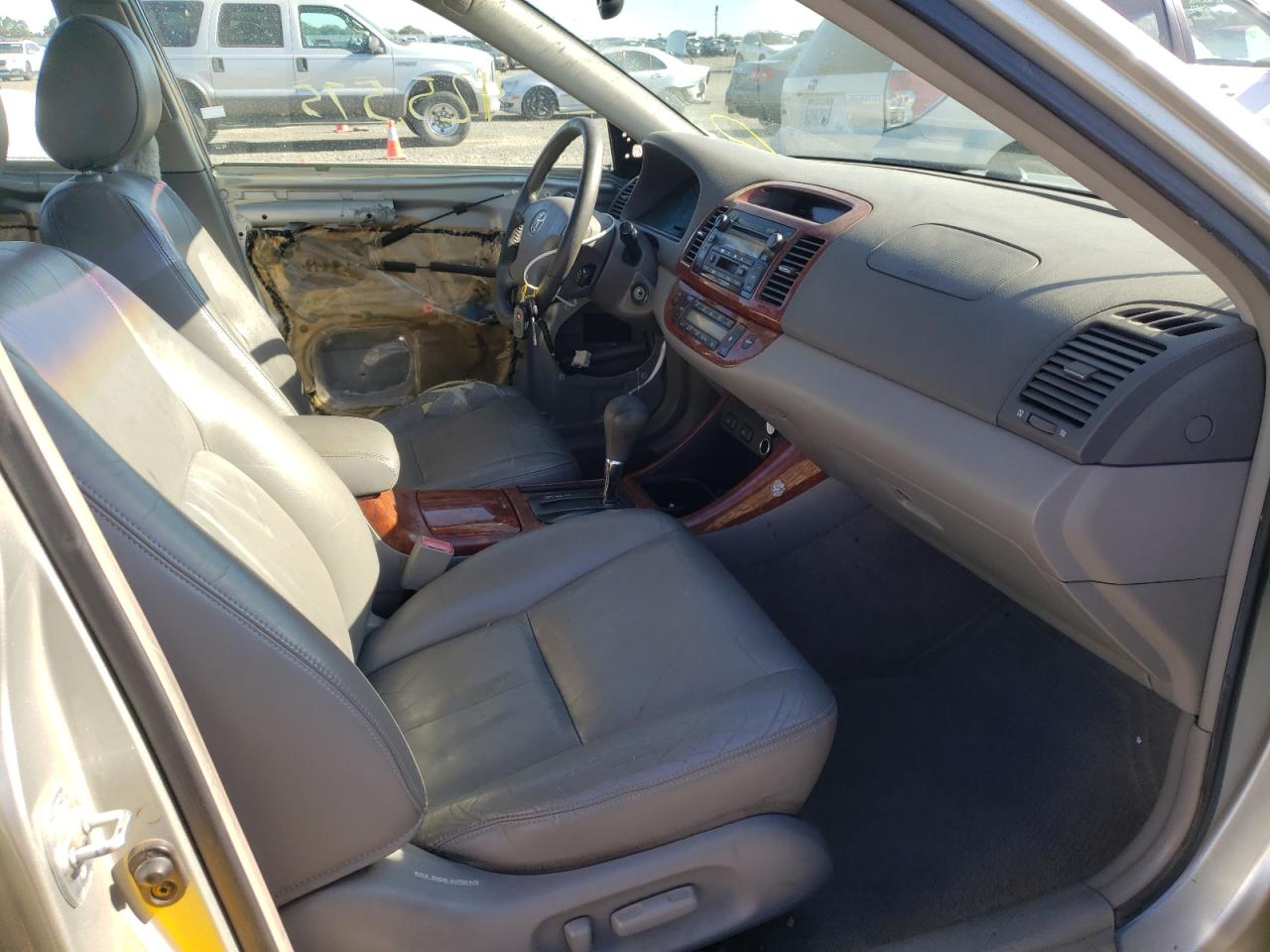 Photo 5 from auction – 2003 TOYOTA CAMRY LE with VIN JTDBE30K530166905