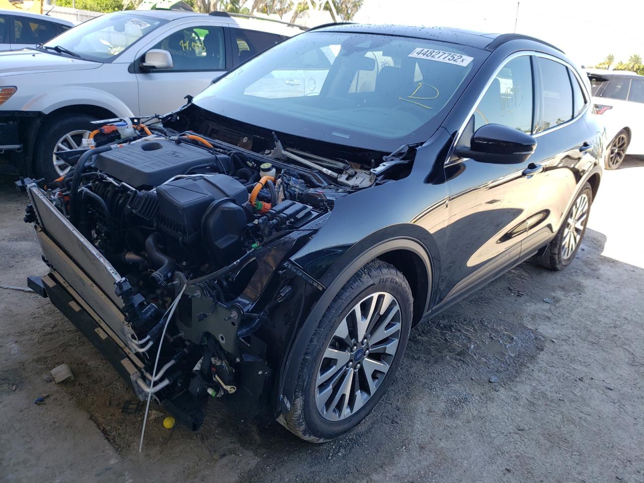 Photo 2 from auction – 2020 FORD ESCAPE TIT with VIN 1FMCU0DZ3LUA47400