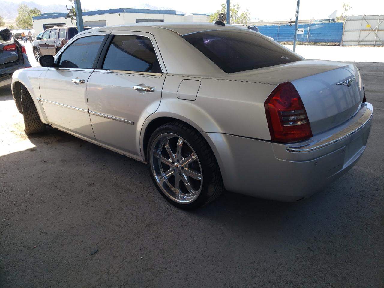 Photo 3 from auction – 2005 CHRYSLER 300C with VIN 2C3AA63HX5H576658