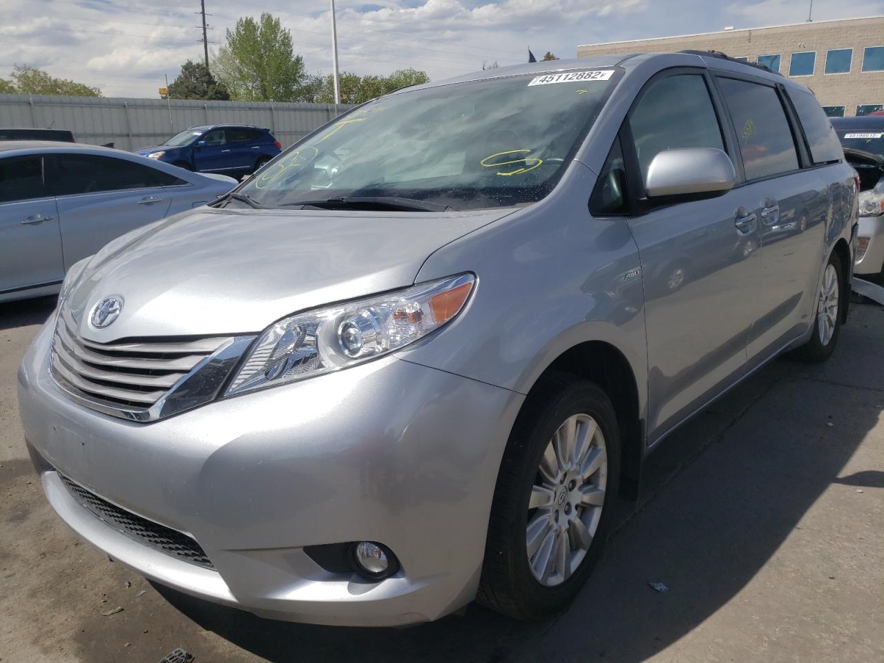 Photo 2 from auction – 2017 TOYOTA SIENNA XLE with VIN 5TDDZ3DC0HS187567