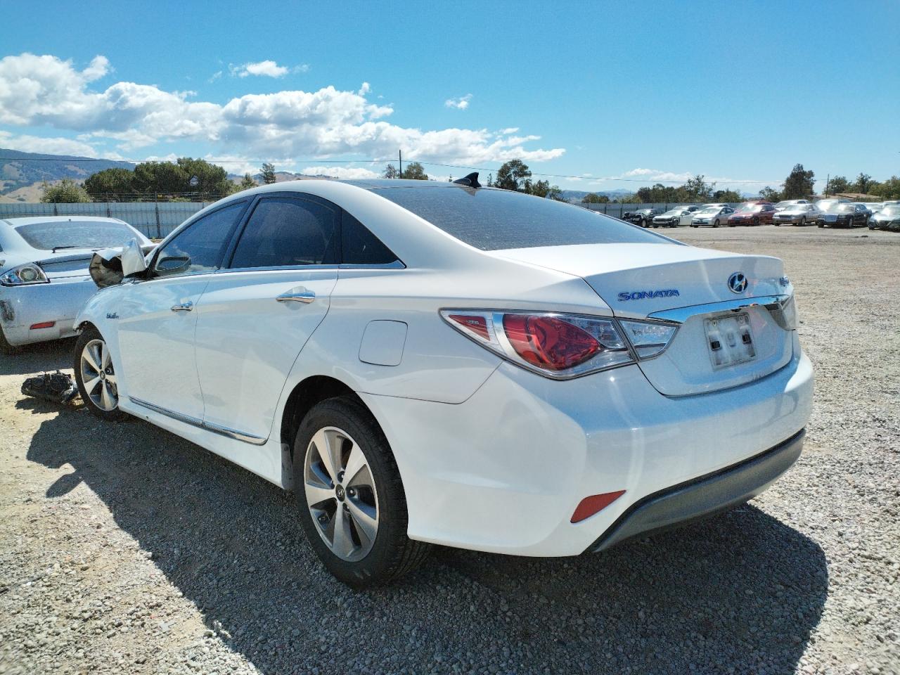 Photo 3 from auction – 2012 HYUNDAI SONATA HYB with VIN KMHEC4A47CA044982
