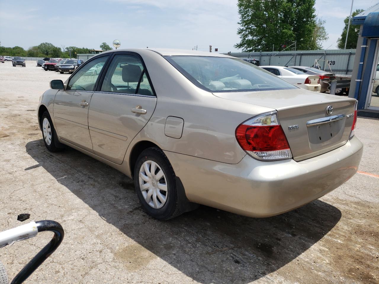 Photo 3 from auction – 2005 TOYOTA CAMRY LE with VIN 4T1BE32K15U013443