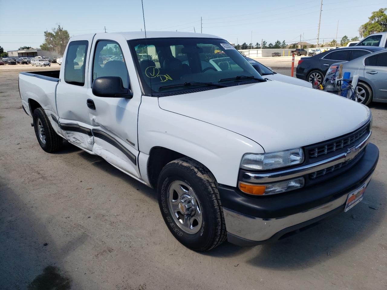 CHEVROLET SILVERADO 2000 with VIN 2GCEC19V0Y1111164 - Photo from auction