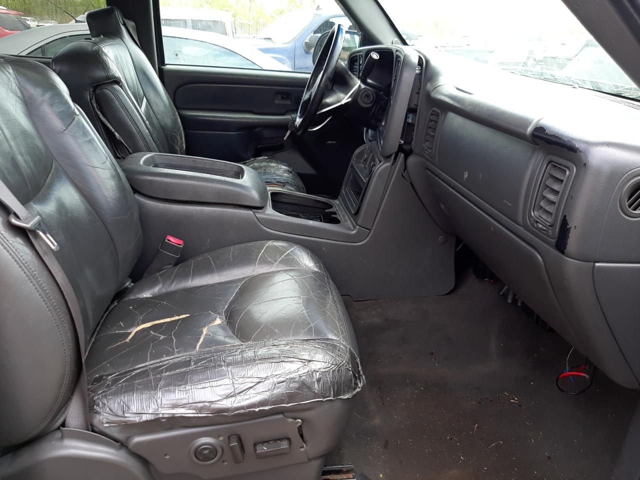 Photo 5 from auction – 2004 CHEVROLET AVALANCHE with VIN 3GNEK12T54G113822