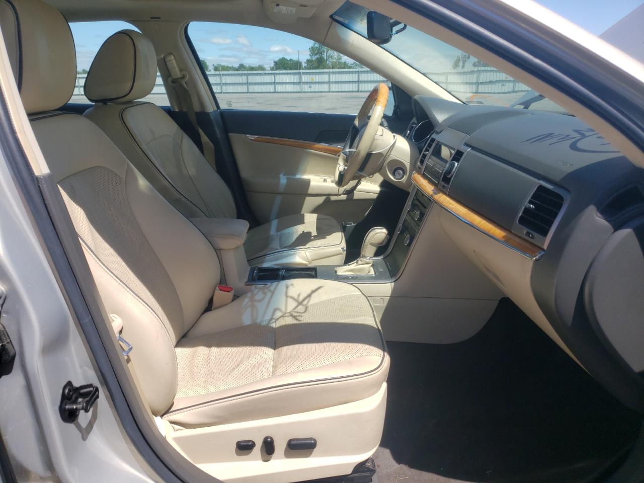 Photo 5 from auction – 2010 LINCOLN MKZ with VIN 3LNHL2JC0AR659997