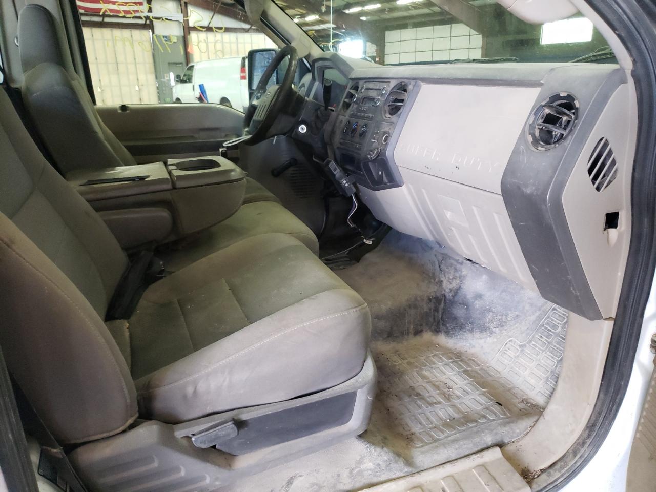 Photo 5 from auction – 2010 FORD F250 SUPER with VIN 1FTNF2B55AEA62040