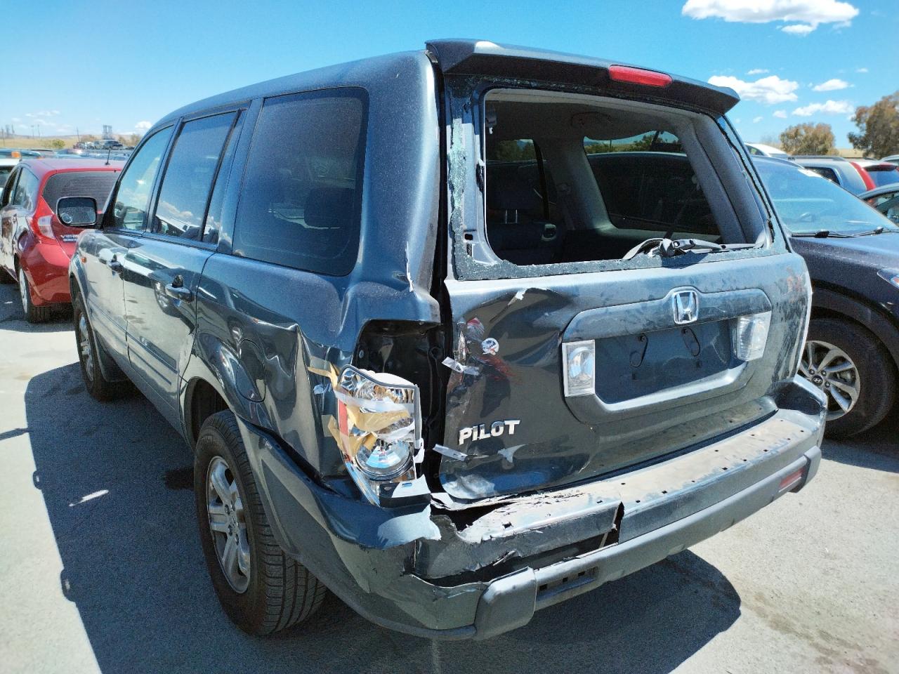 Photo 3 from auction – 2006 HONDA PILOT LX with VIN 5FNYF28126B012381