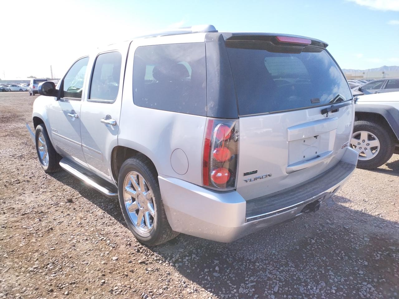 Photo 3 from auction – 2010 GMC YUKON DENA with VIN 1GKUCEEF6AR228203