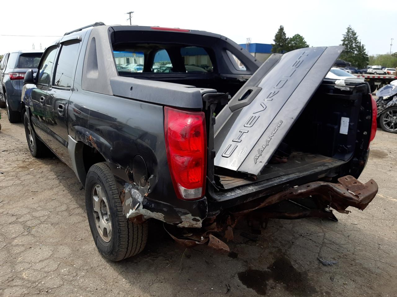 Photo 3 from auction – 2004 CHEVROLET AVALANCHE with VIN 3GNEK12T54G113822