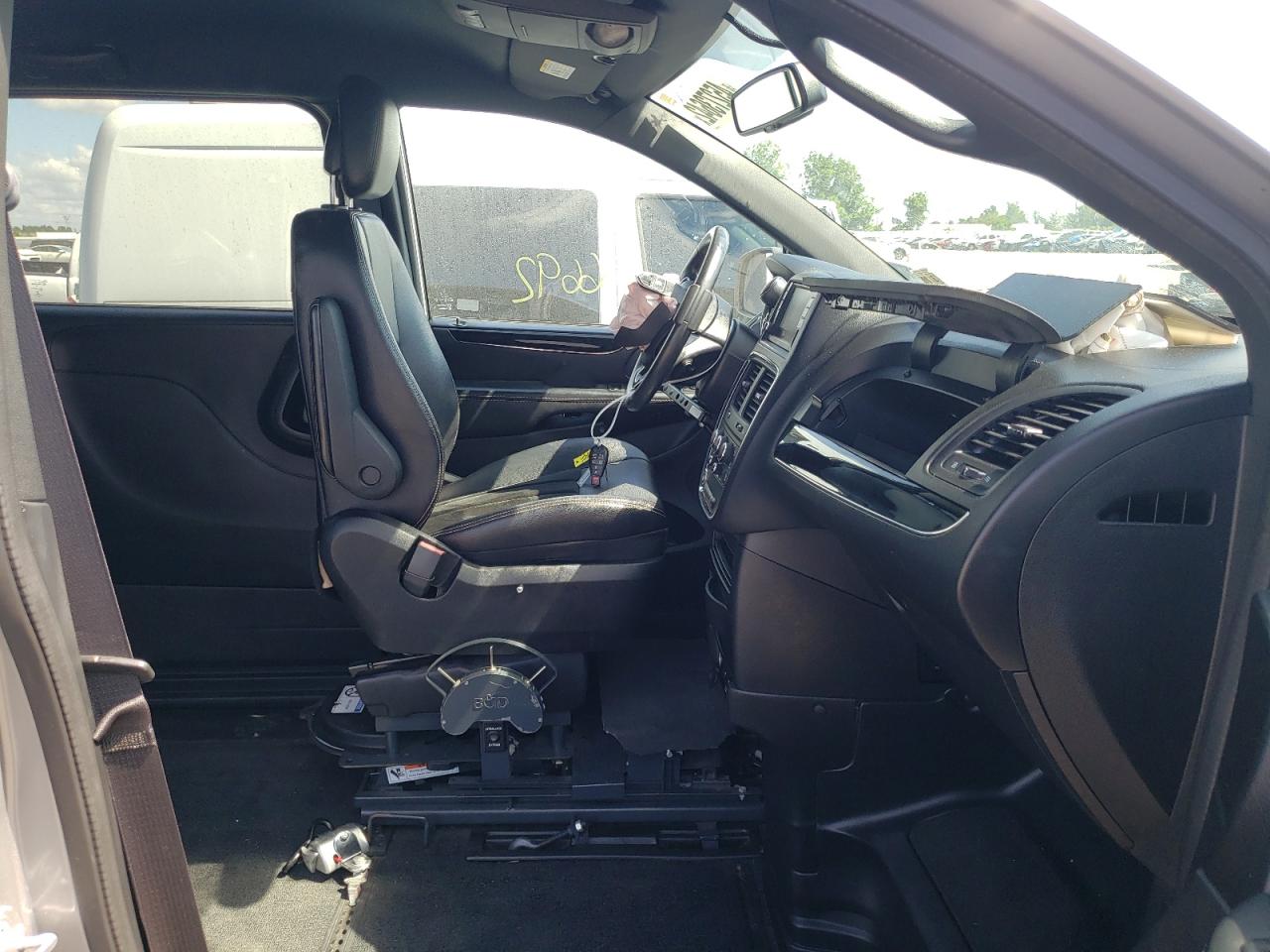 Photo 5 from auction – 2015 DODGE GRAND CARA with VIN 2C4RDGCGXFR703357