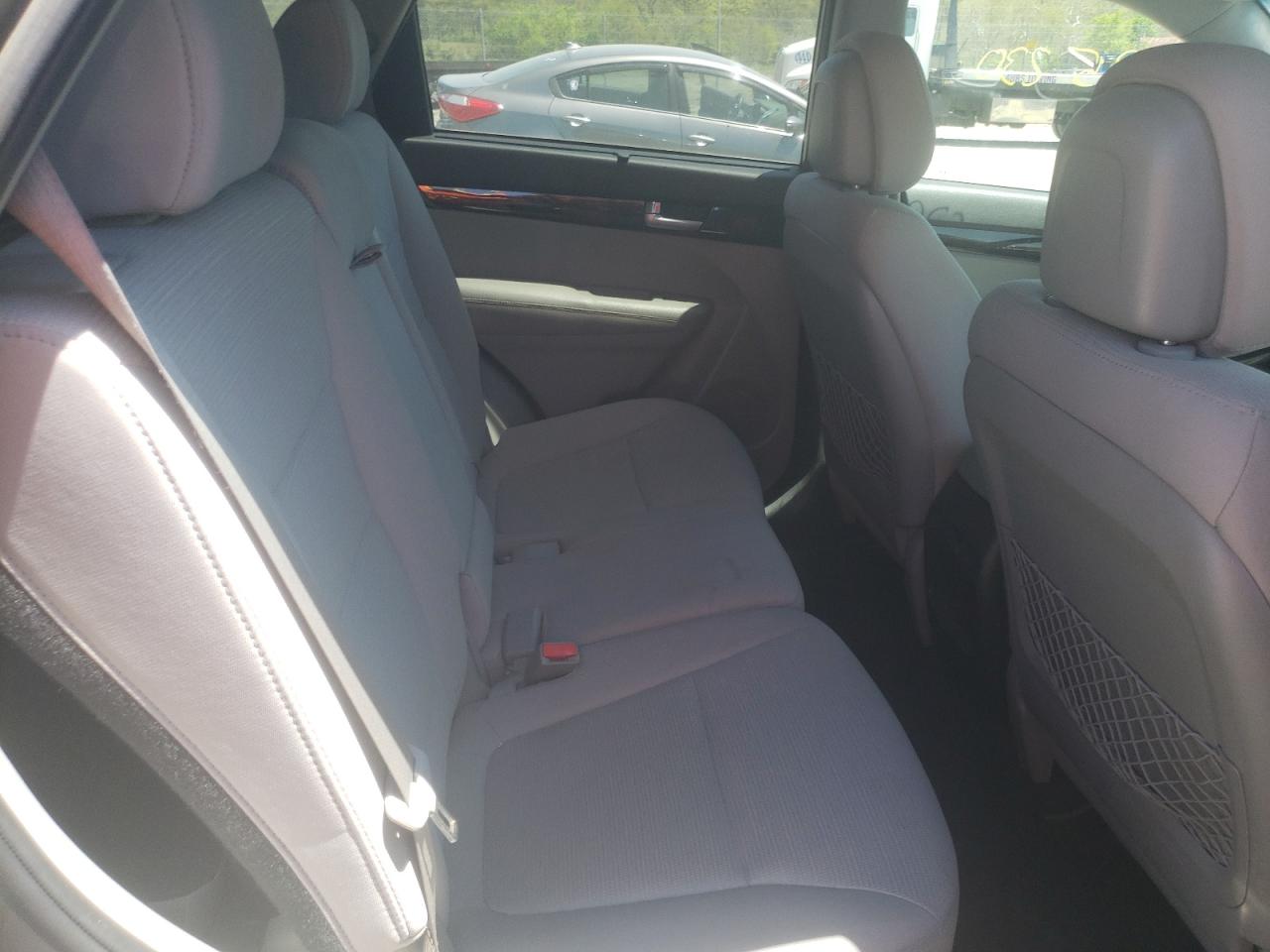 Photo 6 from auction – 2014 KIA SORENTO LX with VIN 5XYKT4A66EG489239