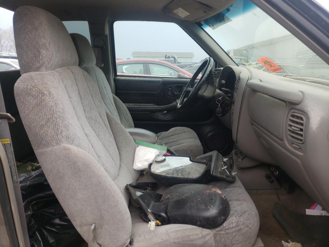 Photo 5 from auction – 2001 GMC SONOMA with VIN 1GTCT19W618237449