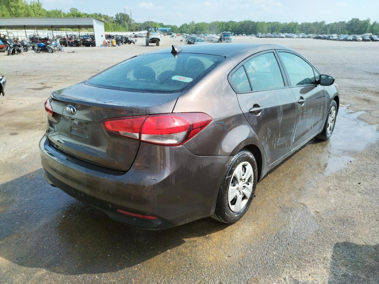 Photo 4 from auction – 2017 KIA FORTE LX with VIN 3KPFK4A72HE095686