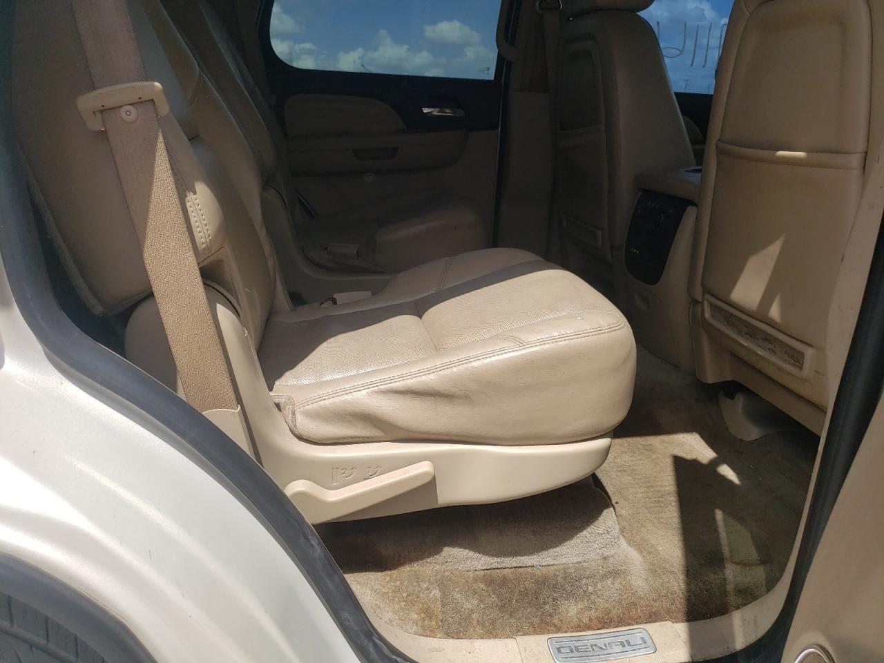 Photo 6 from auction – 2009 GMC YUKON DENA with VIN 1GKFC03259R231648