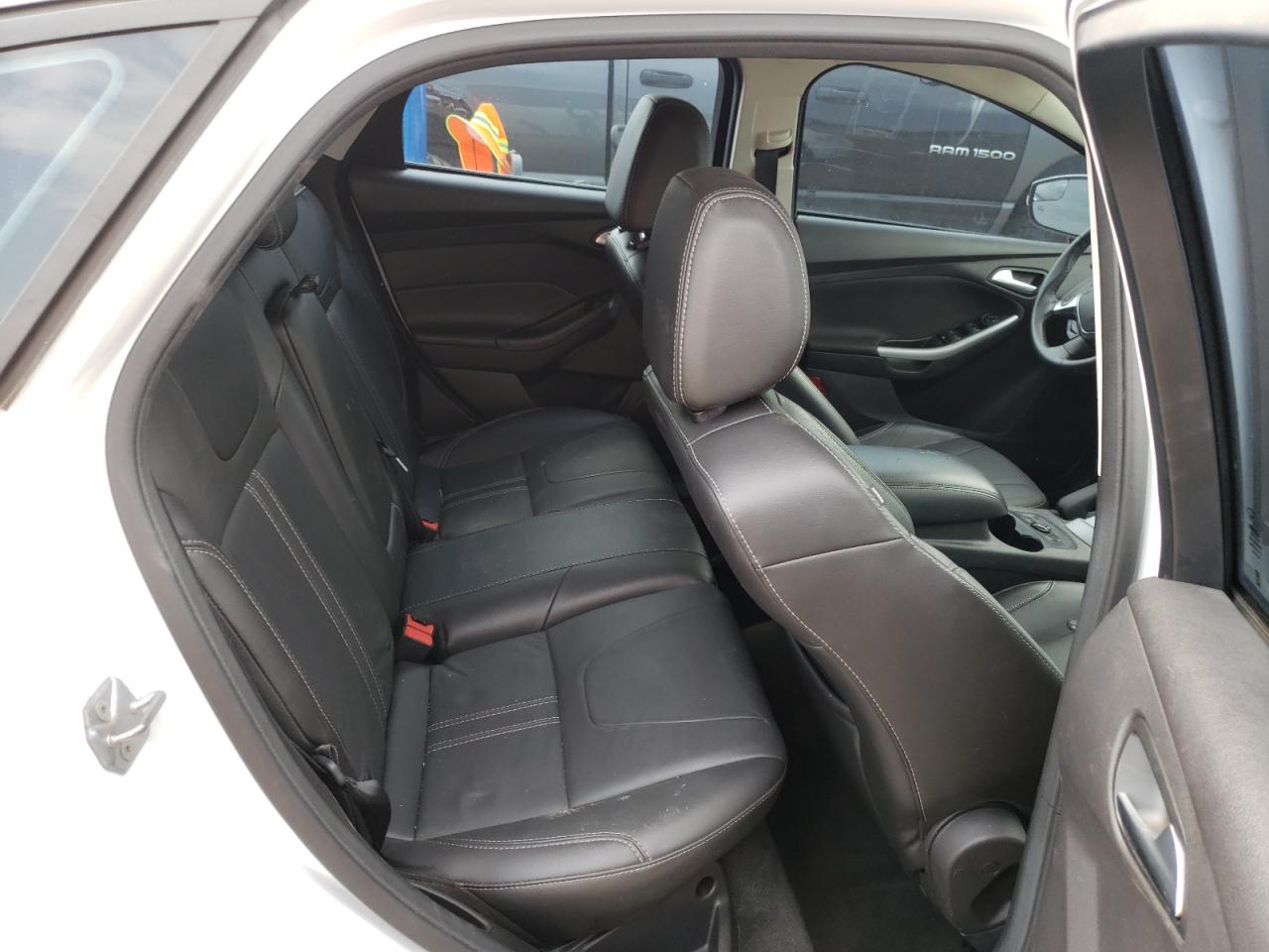 Zdjęcie 6 z aukcji – 2014 FORD FOCUS SE z VIN 1FADP3K2XEL183139