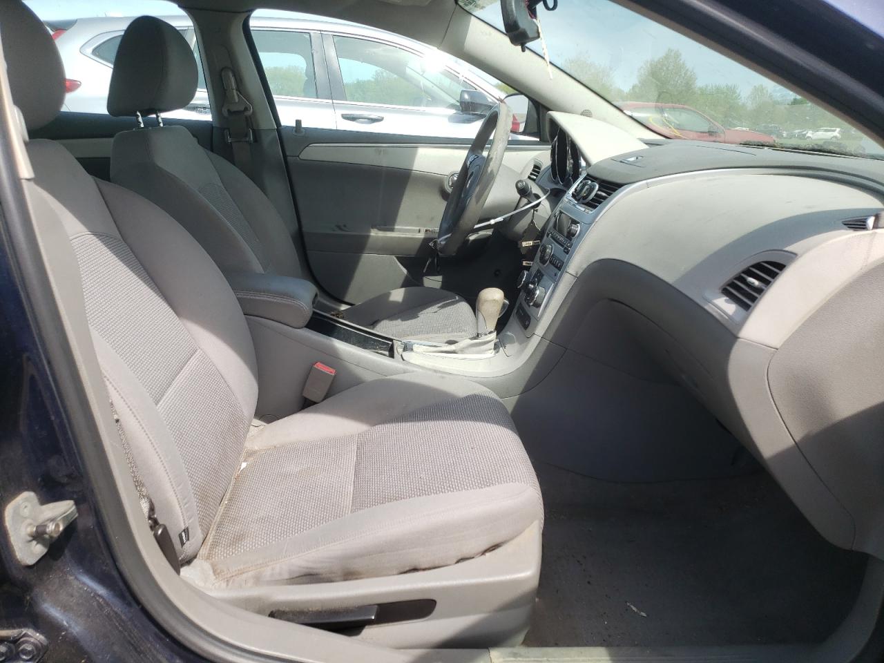 Photo 5 from auction – 2011 CHEVROLET MALIBU LS with VIN 1G1ZB5E17BF341419