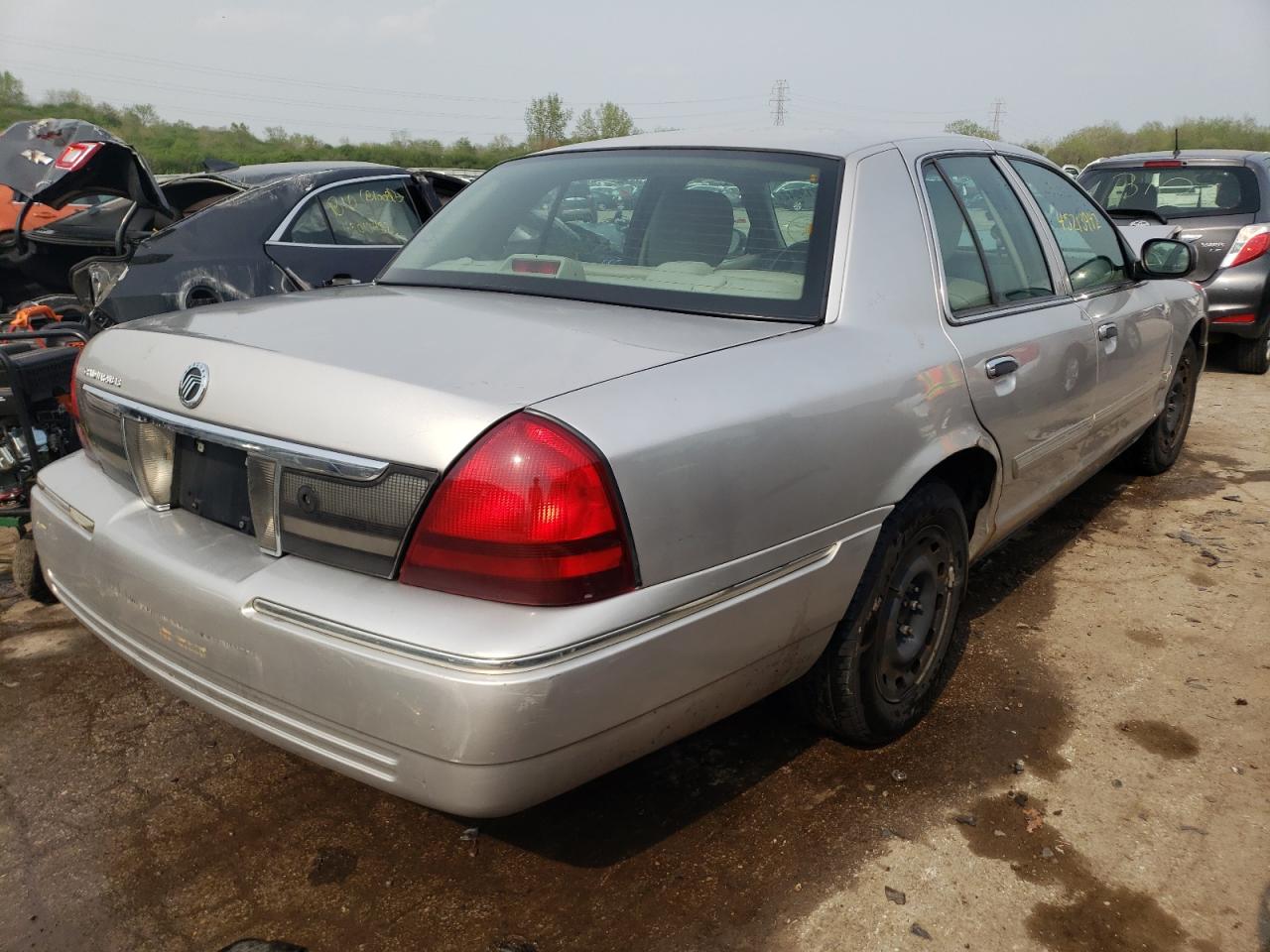 Photo 4 from auction – 2011 MERCURY GRAND MARQ with VIN 2MEBM7FV6BX601974