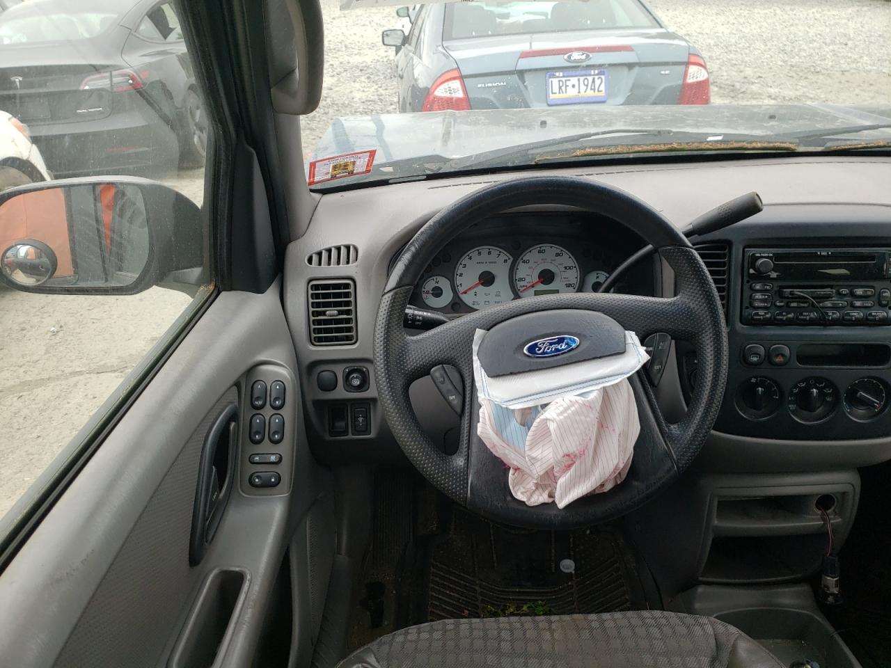 Photo 9 from auction – 2002 FORD ESCAPE XLS with VIN 1FMYU02162KA15263