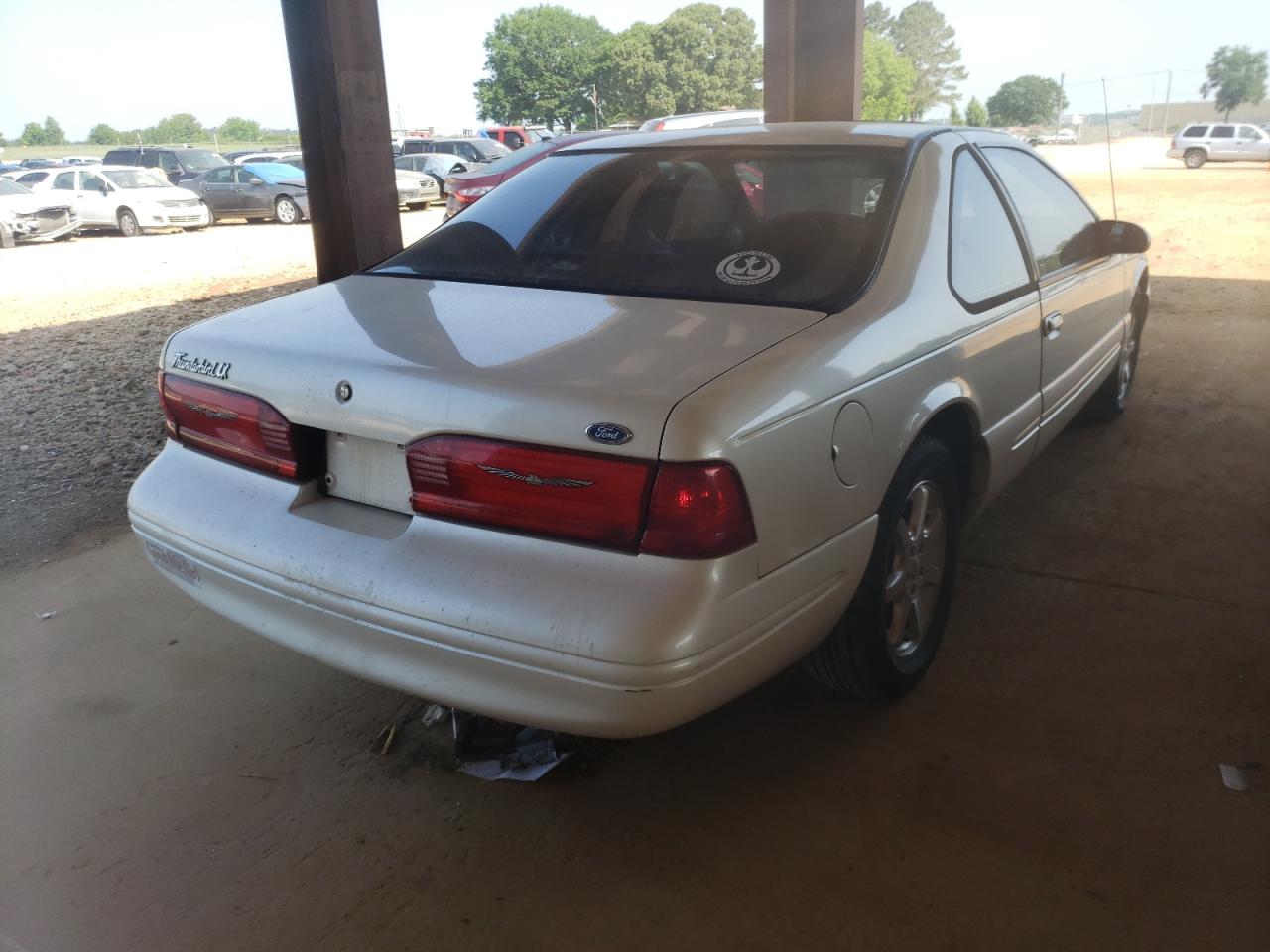 Photo 4 from auction – 1996 FORD THUNDERBIR with VIN 1FALP62W5TH124063
