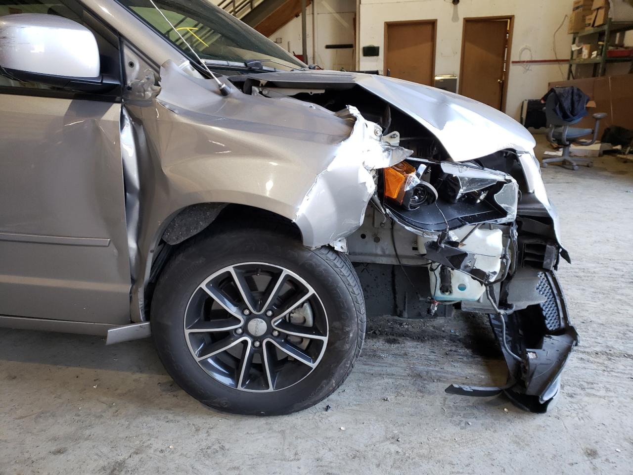 Photo 9 from auction – 2017 DODGE GRAND CARA with VIN 2C4RDGEG5HR561760