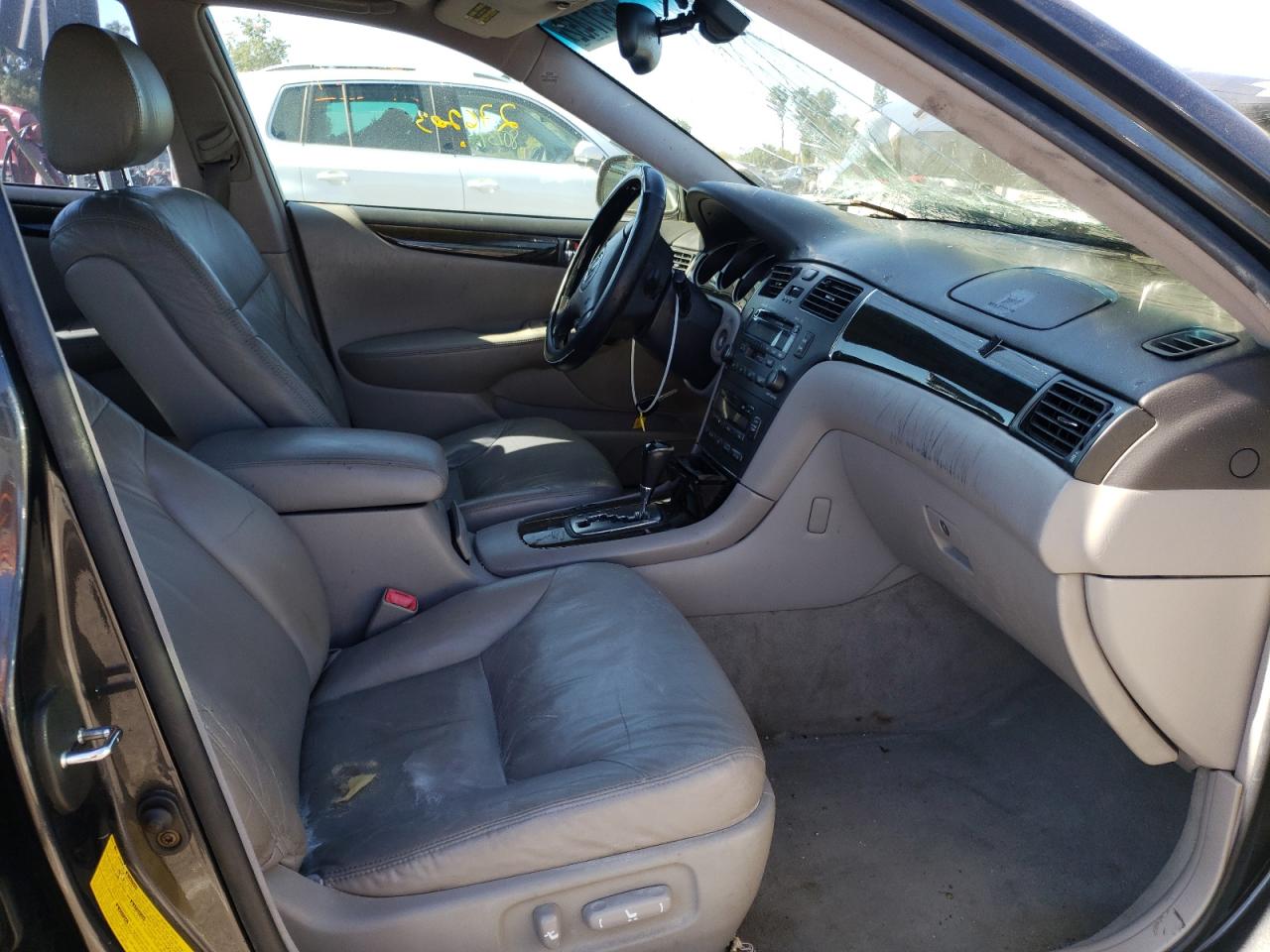 Photo 5 from auction – 2004 LEXUS ES 330 with VIN JTHBA30G145038347