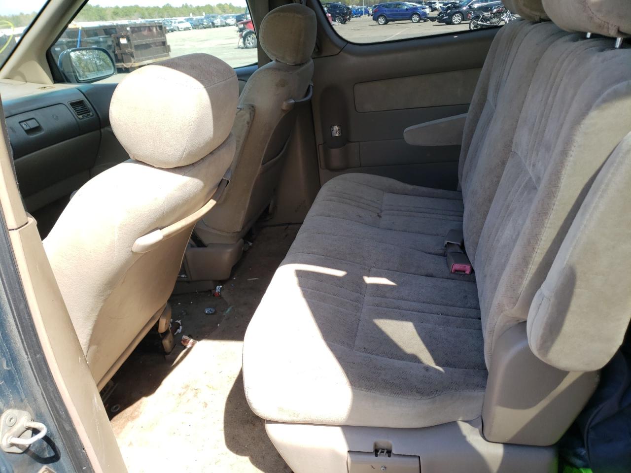 Photo 18 from auction – 2000 TOYOTA SIENNA with VIN 4T3ZF19C4YU183273