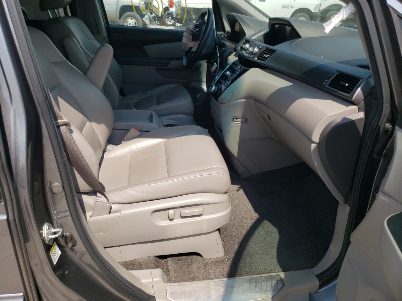 Photo 5 from auction – 2011 HONDA ODYSSEY EX with VIN 5FNRL5H69BB073456