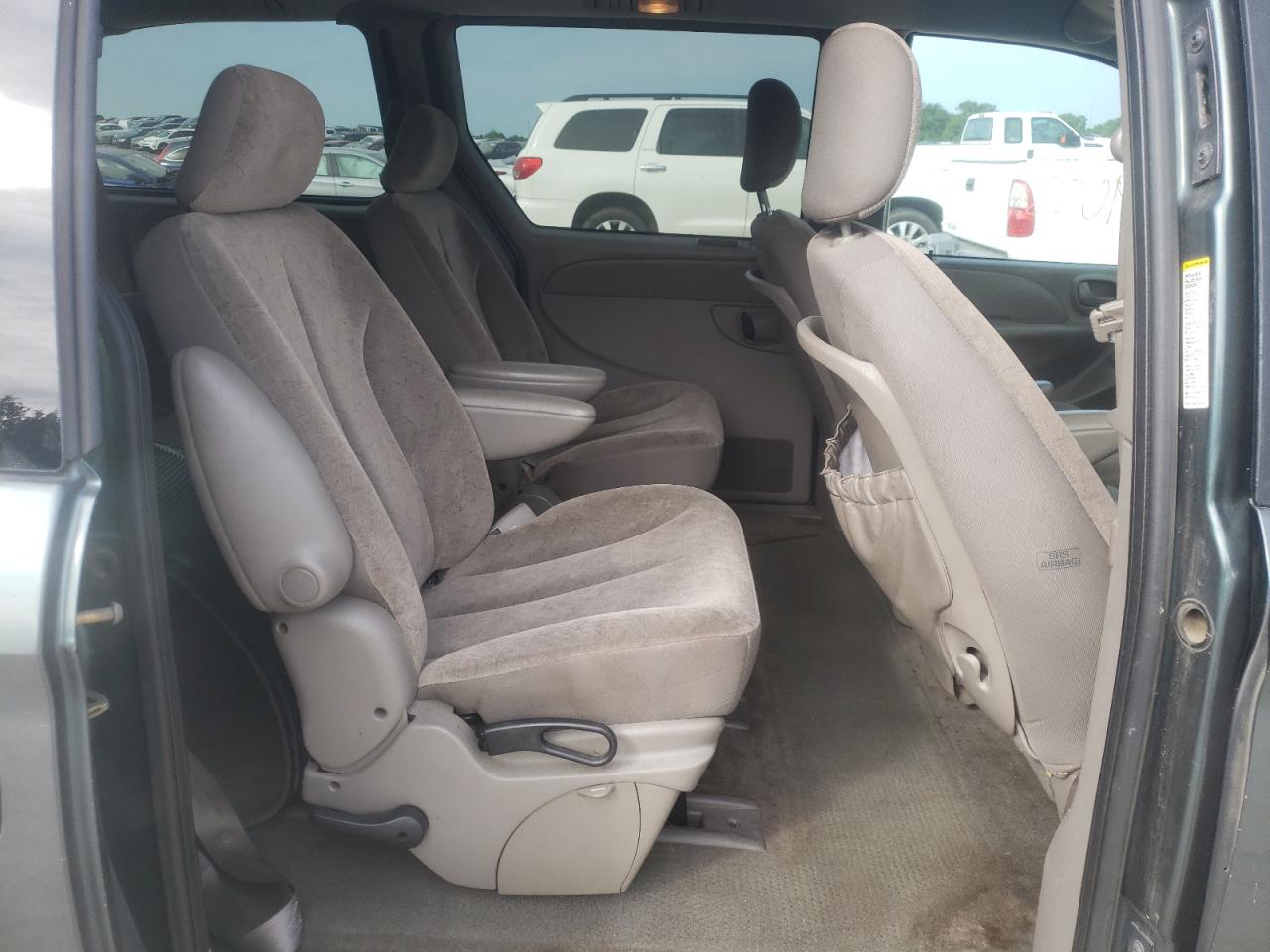 Photo 6 from auction – 2002 CHRYSLER TOWN & COU with VIN 2C8GP54L02R791018
