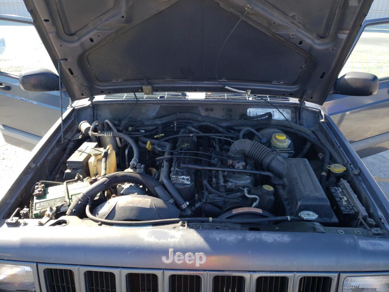 Photo 7 from auction – 2001 JEEP CHEROKEE S with VIN 1J4FT48SX1L531506