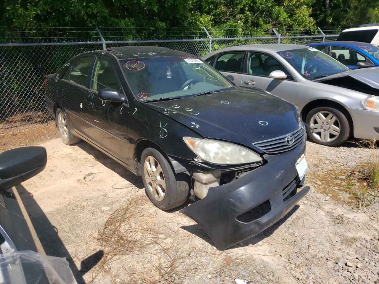 TOYOTA CAMRY LE 2005 con VIN 4T1BF30K75U106967 - Foto de la subasta